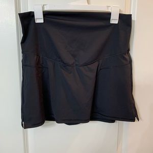 Old Navy Maternity skort - size SMALL